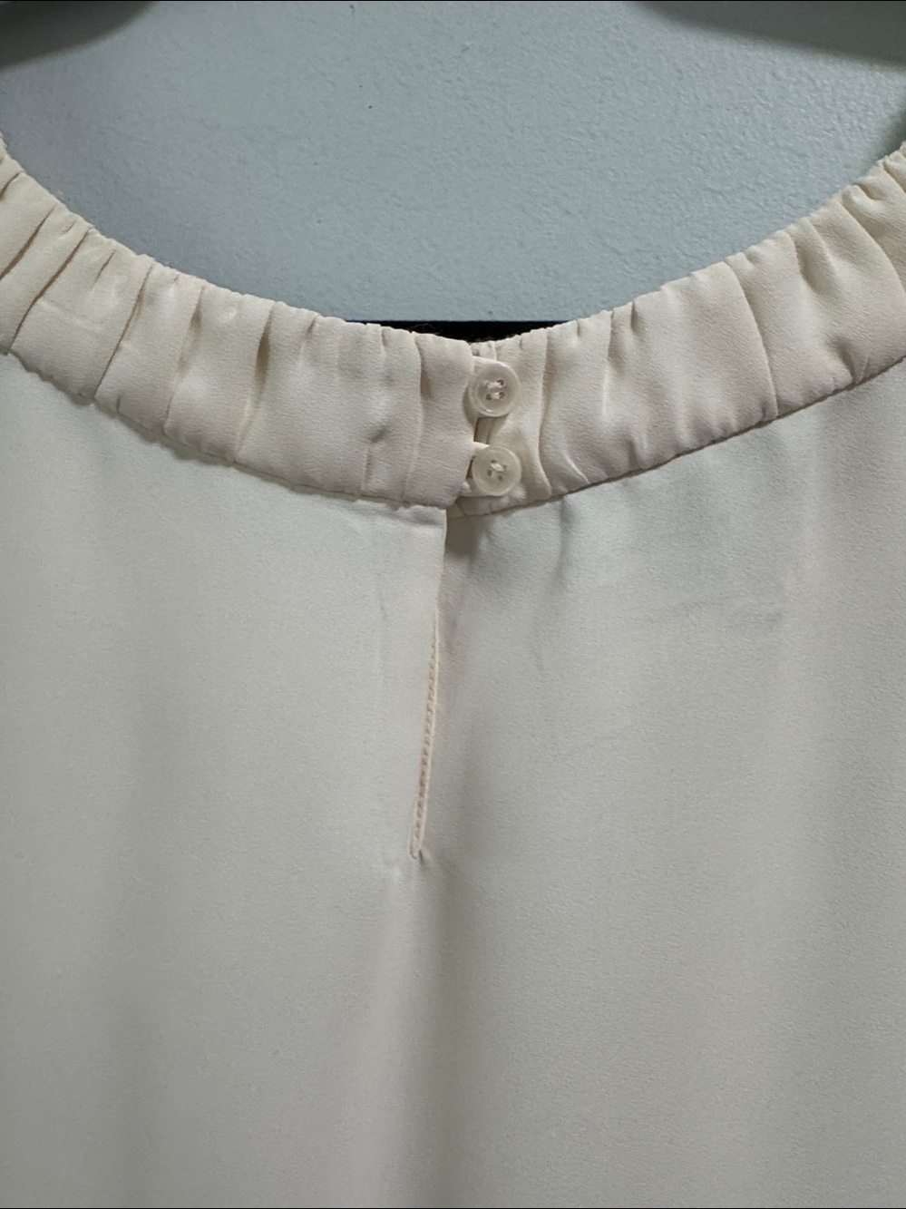 Talbots Sleeveless Cream Pleated Neck Blouse - Women's Top - Picture 8 of 9